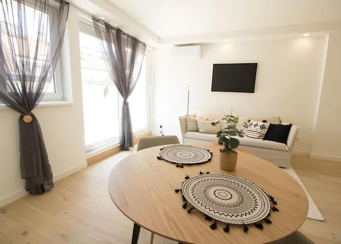 Cozy With Wooden Accents & Terrace L Jos16 Wenen