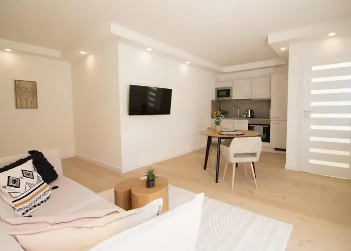 Cozy With Wooden Accents & Terrace L Jos16 Wenen