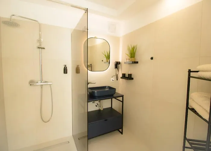 Appartement Cozy With Wooden Accents & Terrace L Jos16 *